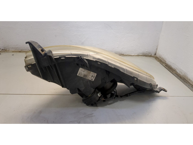 Фара передняя  Toyota Yaris 2005-2011 правая 