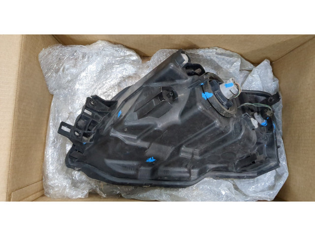 Фара передняя Mitsubishi Endeavor 2003-2011 правая