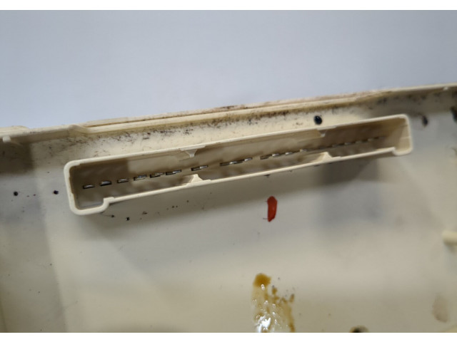 Блок предохранителей Mitsubishi Pajero / Montero 2000-2006 3.5