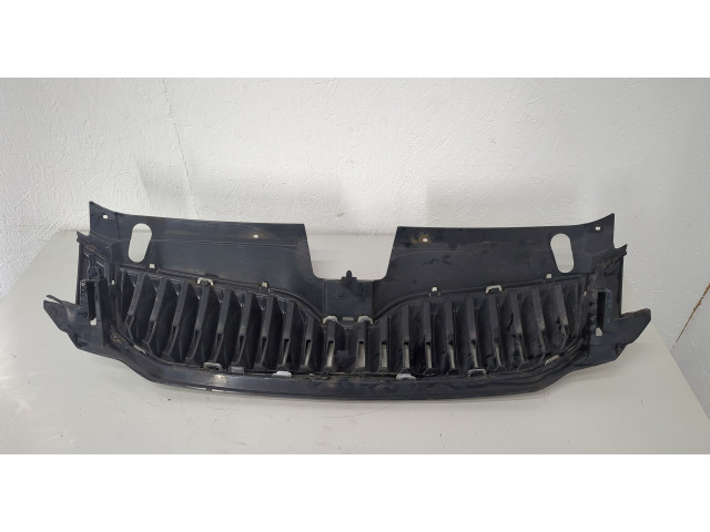 Решетка радиатора  Skoda Octavia (A7) 2013-2023          5E0853653