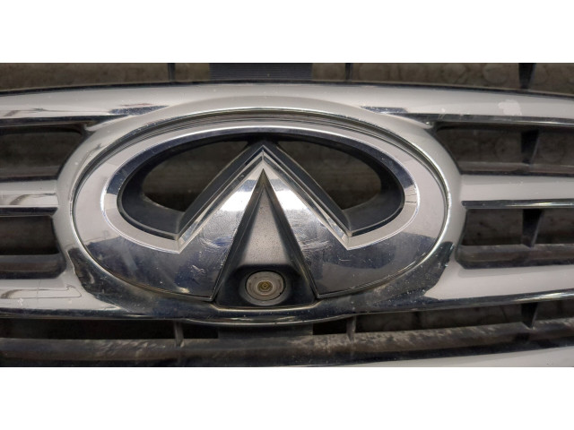 Решетка радиатора  Infiniti QX56 2010-2013          