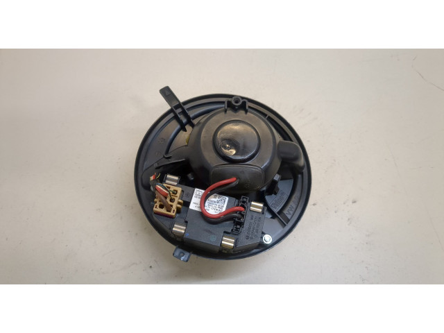 Моторчик печки Skoda Octavia (A5) 2004-2013 3C0907521F, 2468105384, F011500081 3C0907521F, 2468105384, F011500081