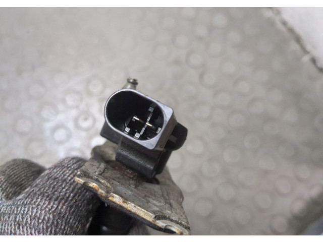 Форсунка топливная  Volkswagen Passat CC 2008-2012    0445116030     