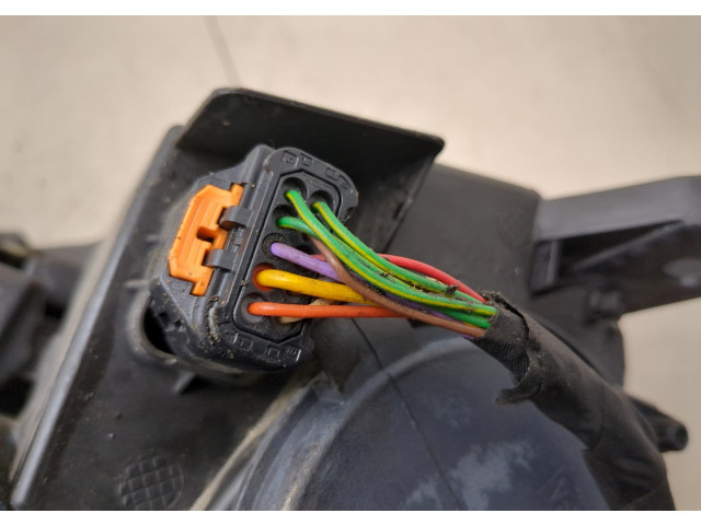 Фара передняя Peugeot Partner 2018-2024 правая