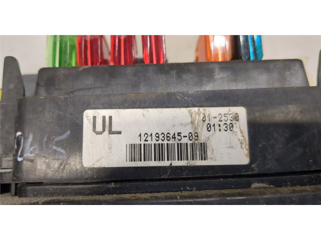 Блок предохранителей  Chevrolet Tahoe 1999-2006      12193645    5.3