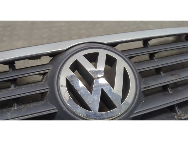 Решетка радиатора Volkswagen Passat 6 2005-2010 3C0853651AD