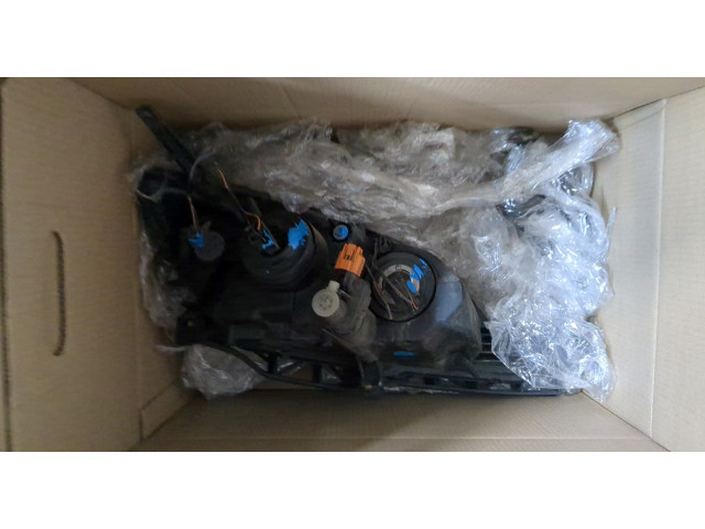 Фара передняя Mazda 3 (BK) 2003-2009 левая