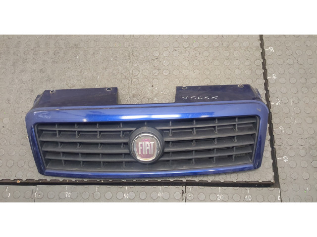 Решетка радиатора  Fiat Doblo 2005-2010          