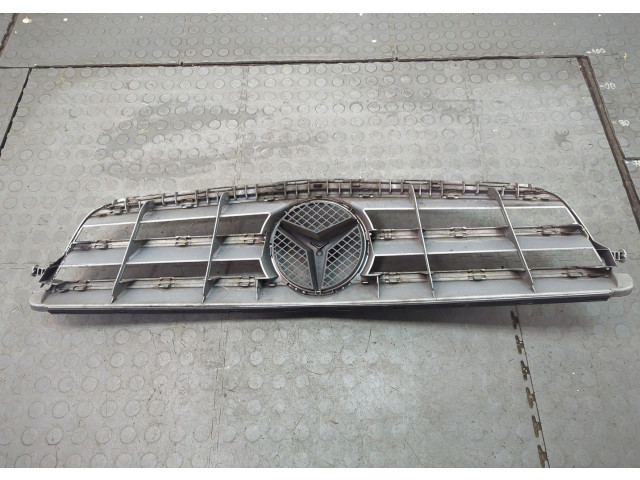 Решетка радиатора  Mercedes C W204 2006-2015          