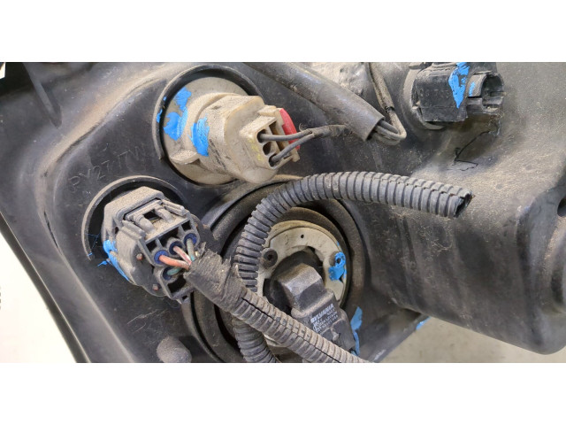 Фара передняя  Chrysler 300C 2004-2011 правая 