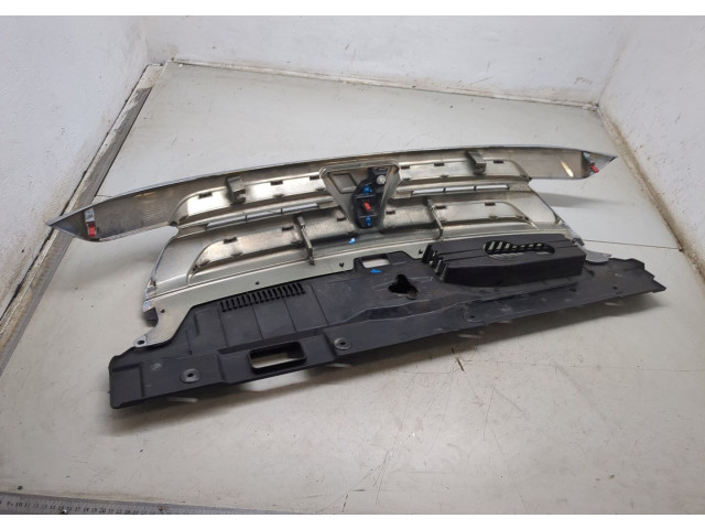 Решетка радиатора Mitsubishi Outlander 2015-2018 7450A638, 7450A753