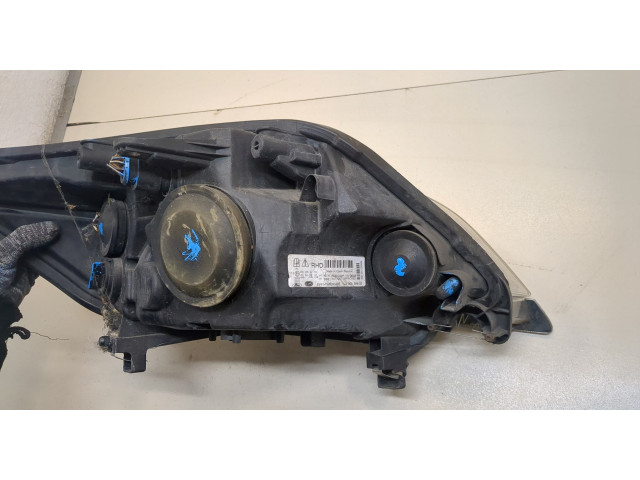 Фара передняя  Ford Kuga 2008-2012 левая 