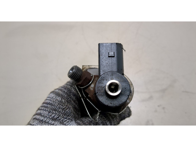 Форсунка топливная  Volkswagen Passat CC 2008-2012    03L130277J     