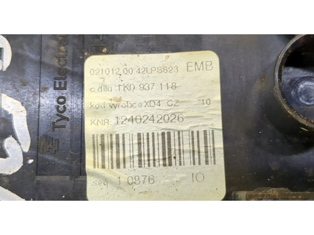 Блок предохранителей  Skoda Yeti 2009-2014      1k0937118    