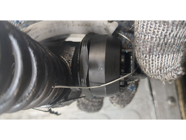 Форсунка топливная  Skoda Fabia 1999-2007    038130073AJ     