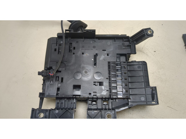 Блок предохранителей  Volkswagen Touareg 2010-2014         