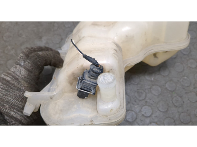 Бачок расширительный  Land Rover Range Rover 4 2012- LR034654   