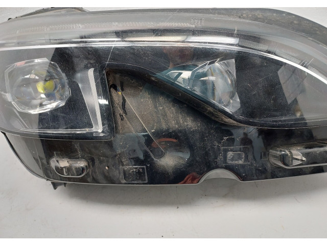 Фара передняя  Peugeot 3008 2016-2020 правая 