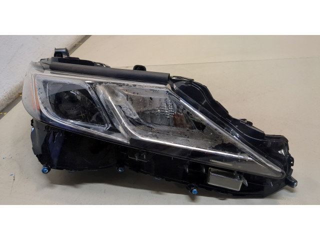 Фара передняя  Toyota Camry XV70 2017-2021 правая 