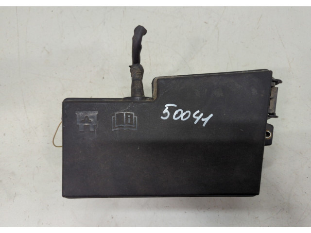 Блок предохранителей  Ford Focus 2 2008-2011      8M5T14K733ULA   