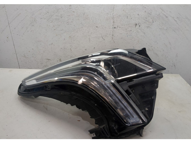 Фара передняя Cadillac XT5 2016-2019 правая