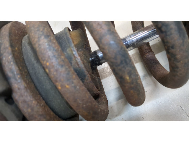 Стойка амортизатора Jeep Grand Cherokee 2004-2010