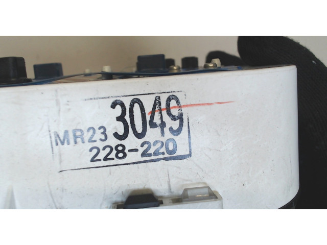 Панель приборов Mitsubishi Colt 1996-2004 MR239049 1.3 Бензин