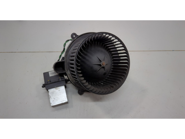 Моторчик печки  Jeep Grand Cherokee 2004-2010        