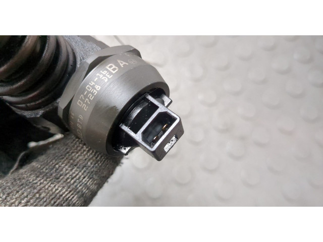 Форсунка топливная  Skoda Roomster 2006-2015    038130073AG     