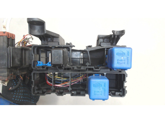 Блок реле Nissan Almera N15 1995-2000 2438351E00 1.4