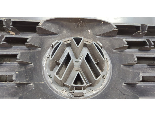 Решетка радиатора Volkswagen Passat 6 2005-2010 3C0853651AD