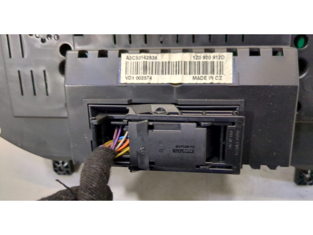 Панель приборов Skoda Octavia (A5) 2004-2013 1Z0920912D