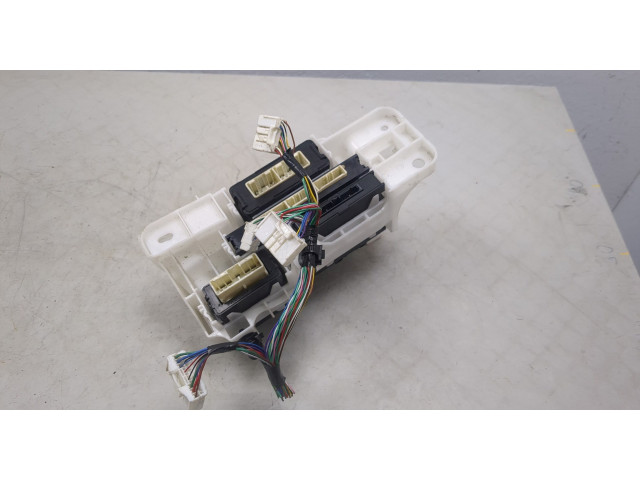 Блок комфорта  Toyota Auris E18 2012-        