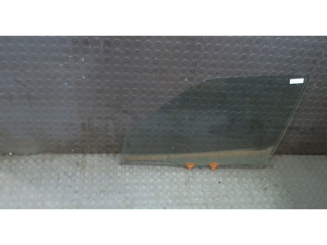 Стекло боковой двери Nissan Juke