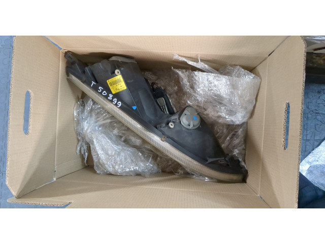 Фара передняя Mitsubishi Colt 2002-2012 правая