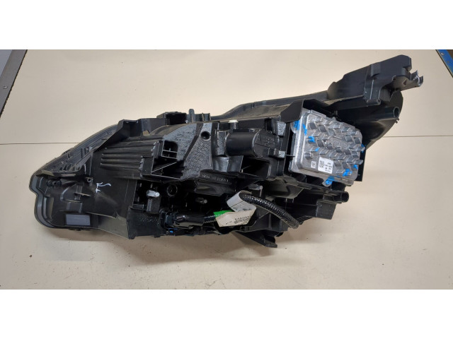 Фара передняя  Peugeot 3008 2020- правая 