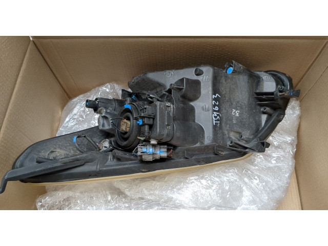 Фара передняя  Toyota Urban Cruiser правая 