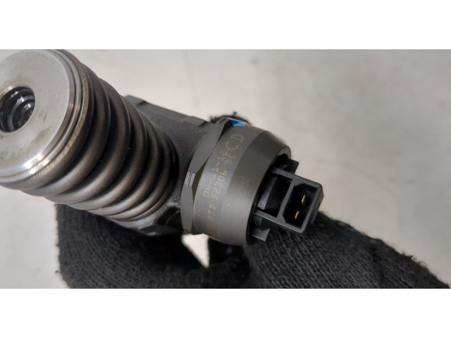 Форсунка топливная  Skoda SuperB 2001-2008    038130073BA, 038130079FX     