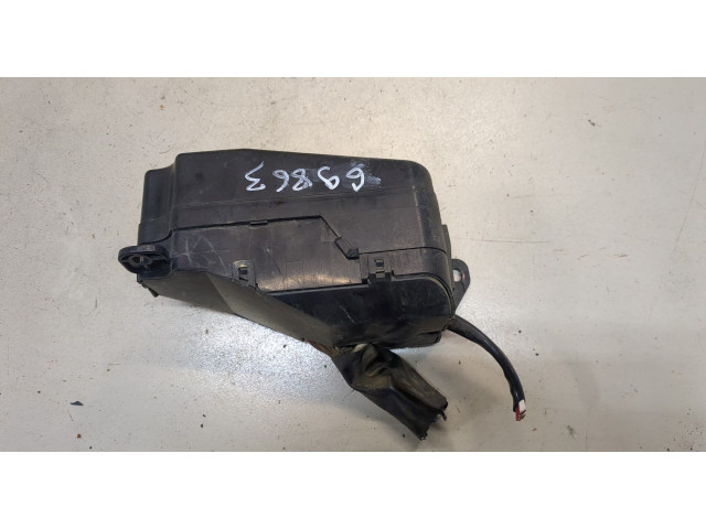 Блок предохранителей Mitsubishi Lancer 6 1996-2003