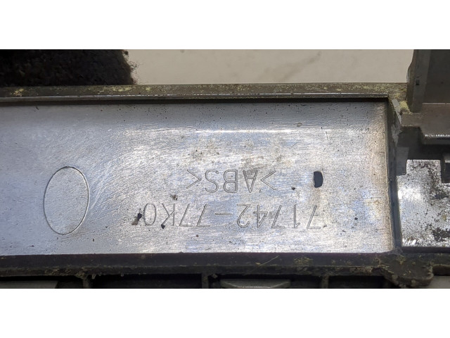 Решетка радиатора Suzuki Grand Vitara 2005-2015