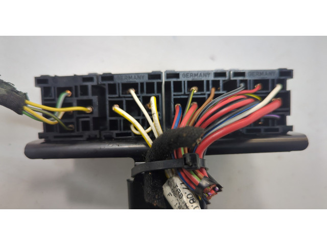 Блок реле Volkswagen Transporter 4 1991-2003