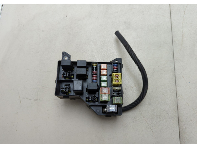 Блок предохранителей  Mitsubishi Carisma         