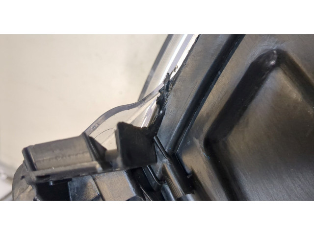 Фара передняя  Peugeot 208 2012-2019 правая 