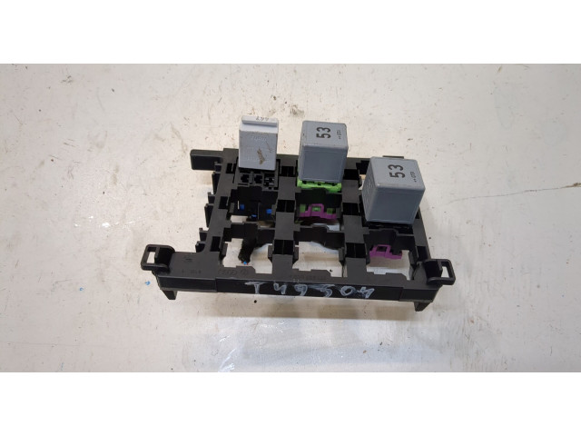Блок реле Volkswagen Caddy 2004-2010