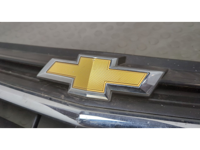 Решетка радиатора  Chevrolet Equinox 2017-2024          84150736