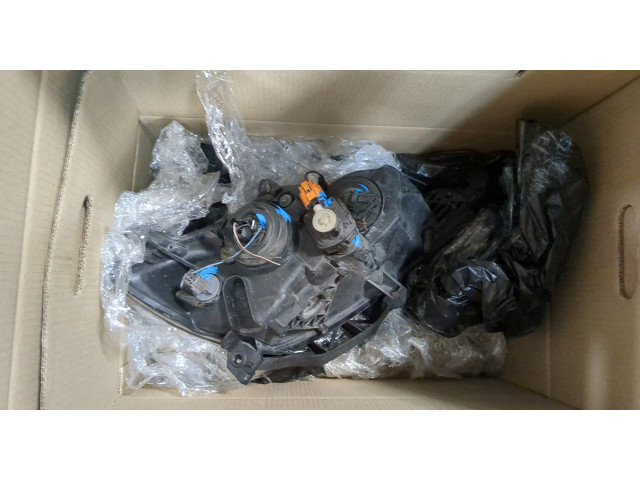 Фара передняя Mazda 3 (BK) 2003-2009 левая