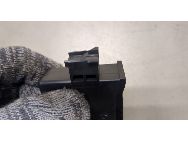 Блок комфорта  Mazda 6 (GJ) 2018-      KD45675U103  