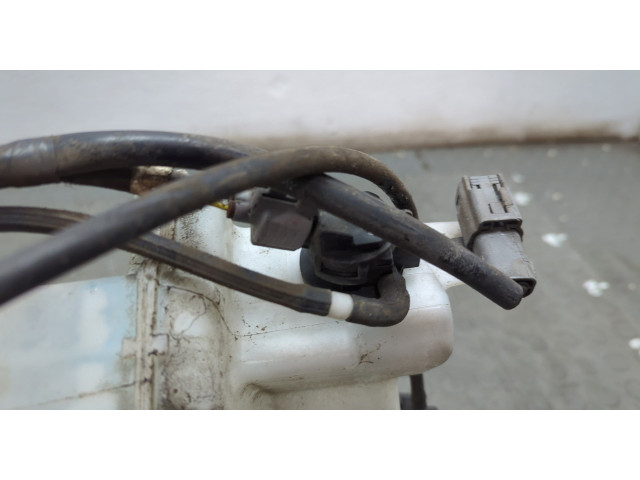 Бачок омывателя  Mazda 3 (BK) 2003-2009    