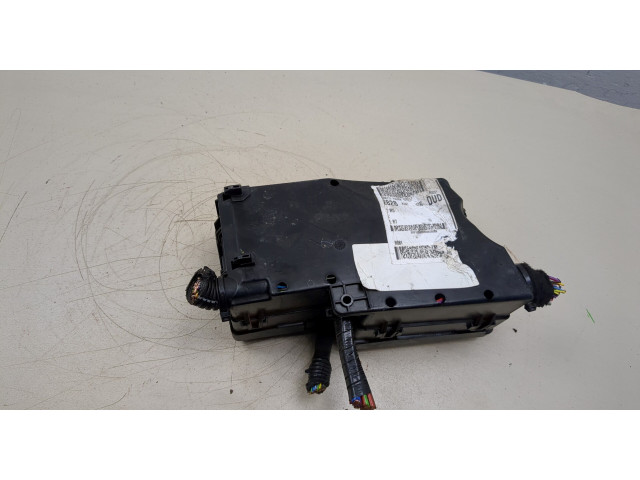 Блок предохранителей  Ford Kuga 2016-2019      AV6T14A067AD   