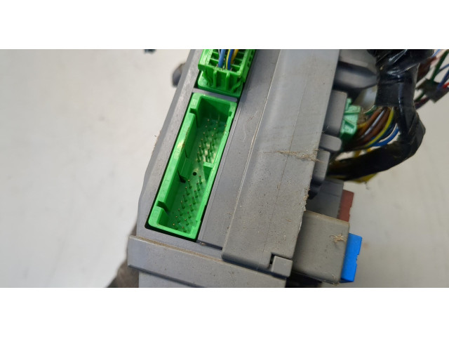 Блок предохранителей  Honda Ridgeline 2005-2014         